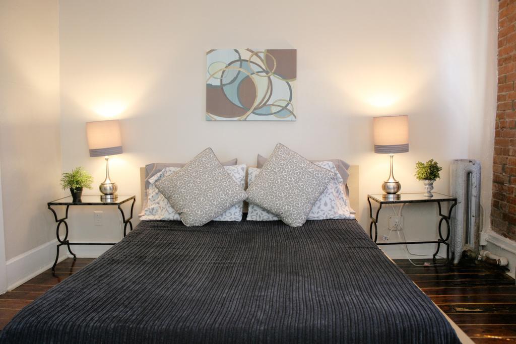 Ellison Suites Los Angeles Room photo